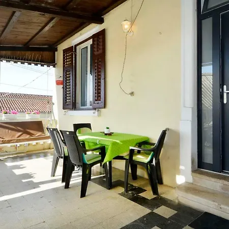 Studio Apartman Holiday Pula